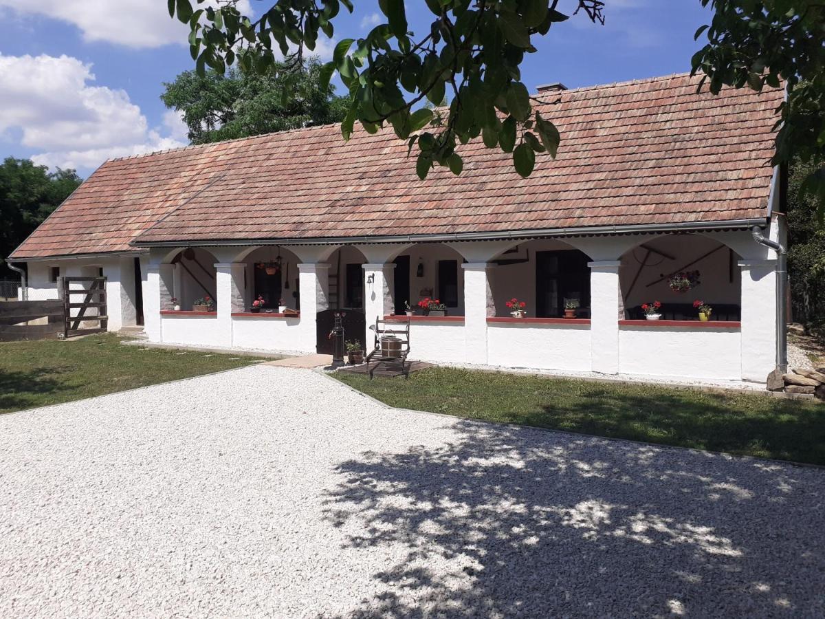 Villa Letunt Idok Vendeghaz Kemenesmihalyfa Exterior foto